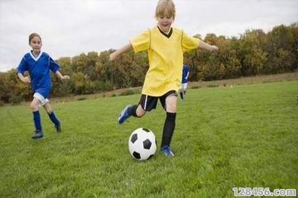 泰国踢足球男生多吗？深入解析泰国足球文化与青少年参与现状